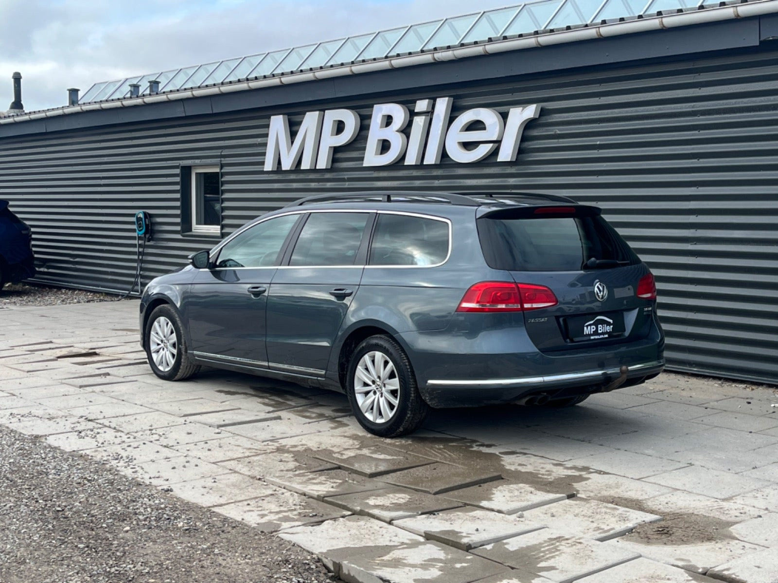 Grå VW Passat fra 2013
