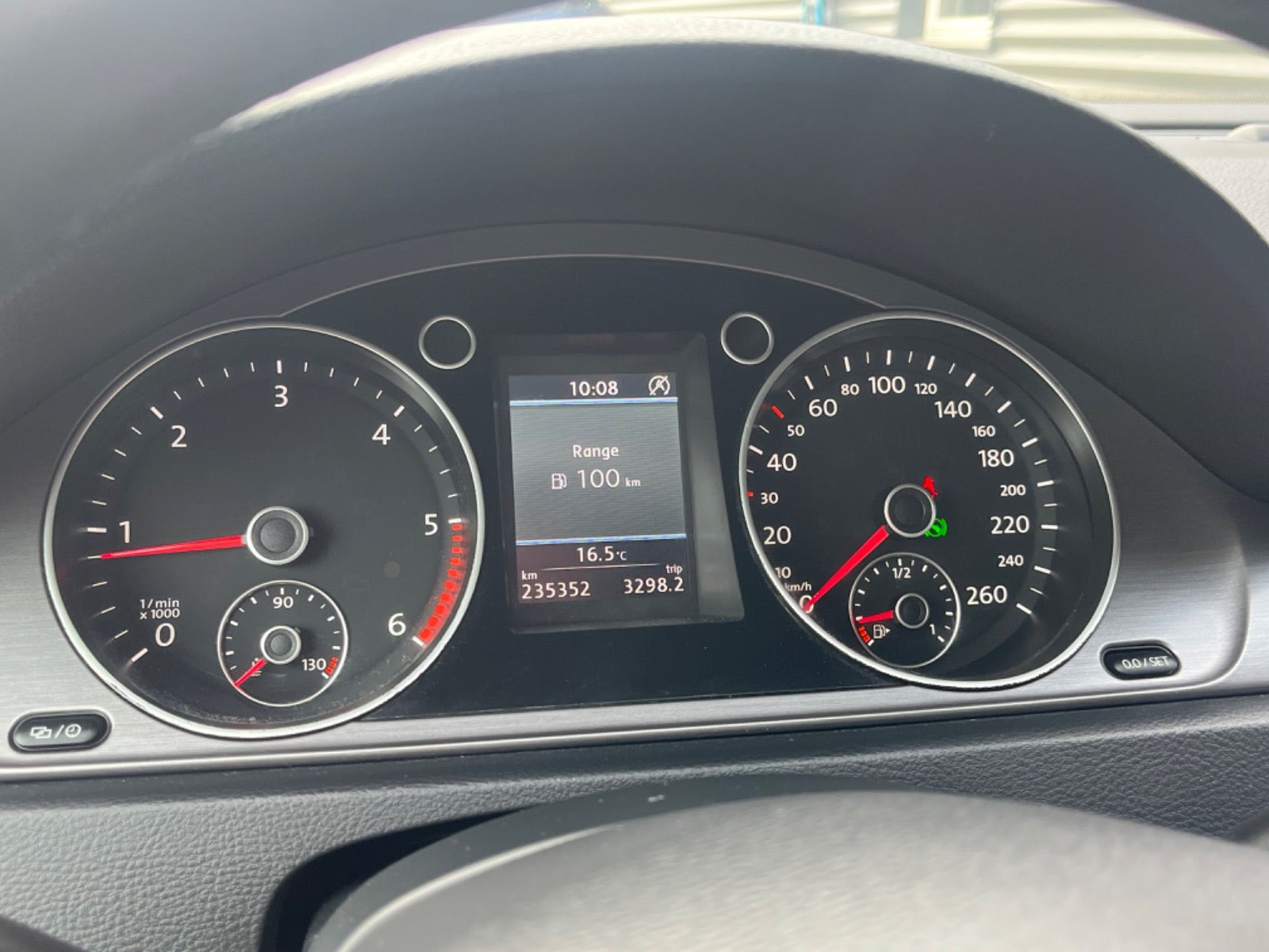 Grå VW Passat fra 2013