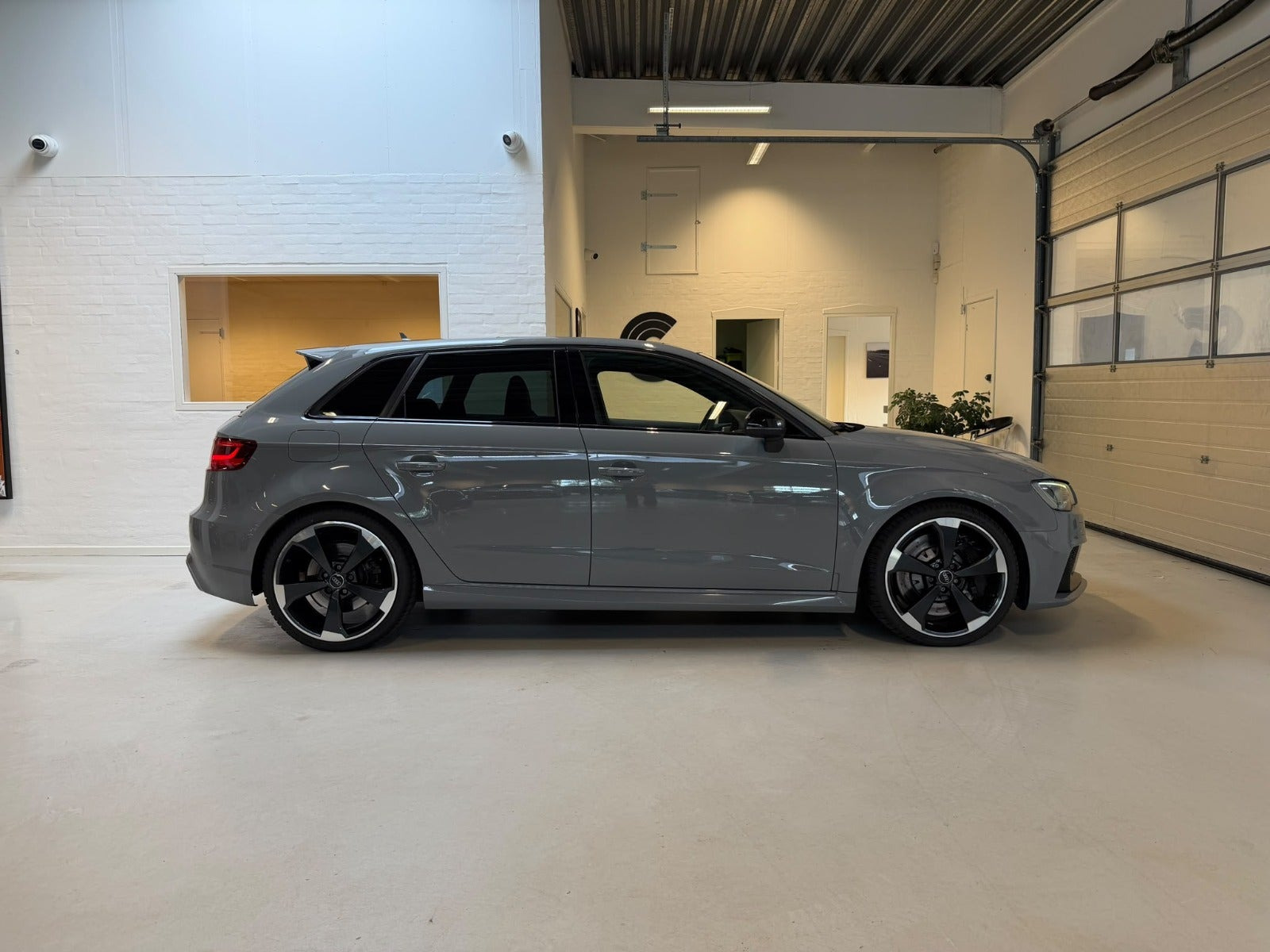 Grå Audi RS3 fra 2016