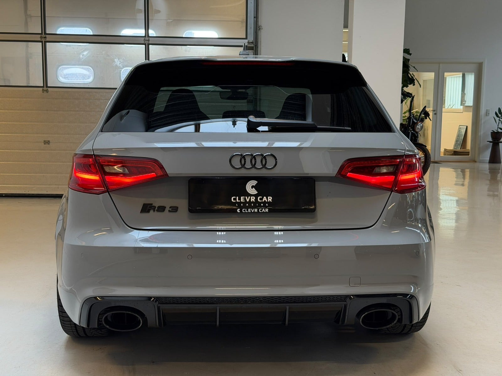 Grå Audi RS3 fra 2016