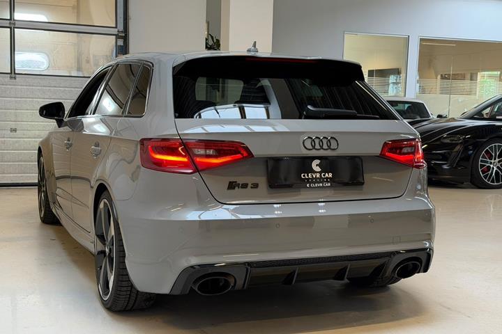 Grå Audi RS3 fra 2016