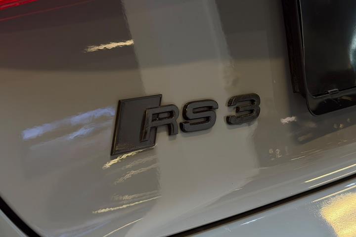 Grå Audi RS3 fra 2016