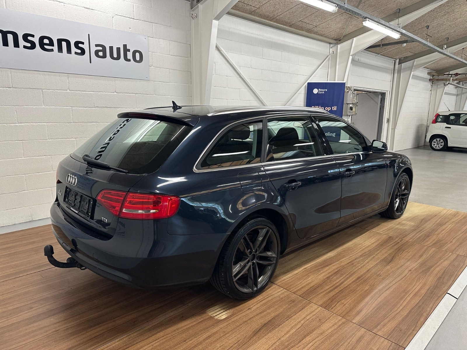 Blå Audi A4 fra 2013