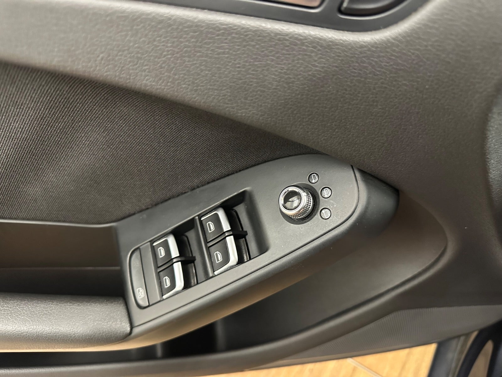Blå Audi A4 fra 2013