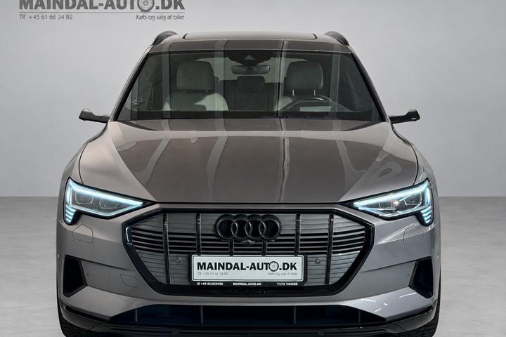 Orange Audi e-tron fra 2020