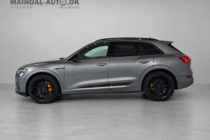 Orange Audi e-tron fra 2020