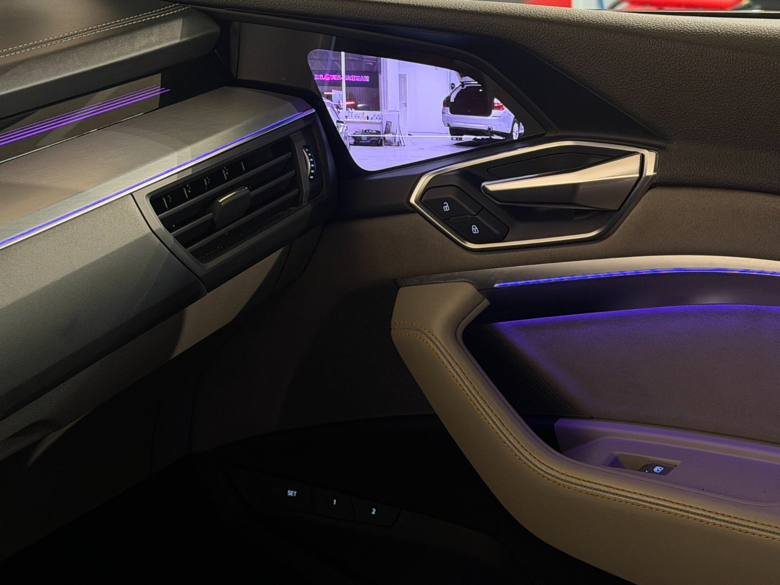 Orange Audi e-tron fra 2020