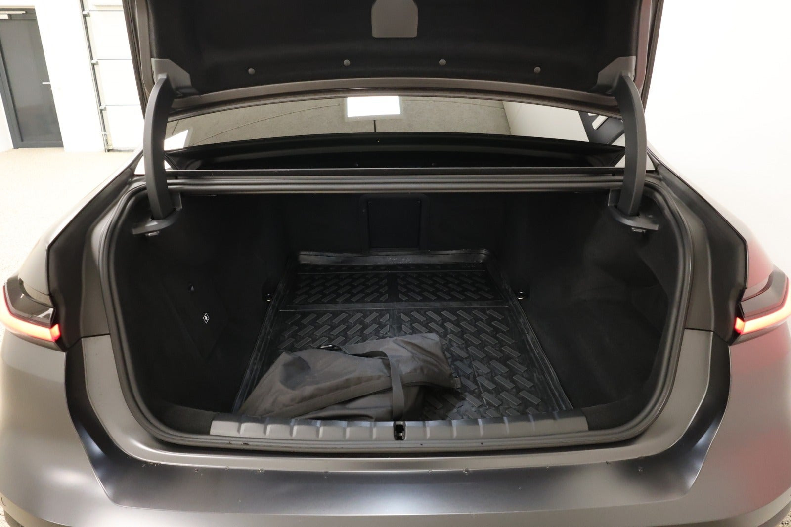 Sort BMW i7 fra 2023