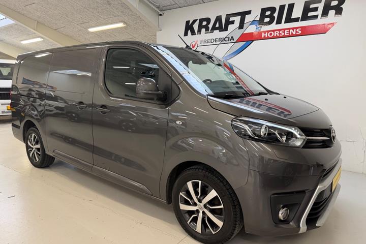 Grå Toyota ProAce fra 2022