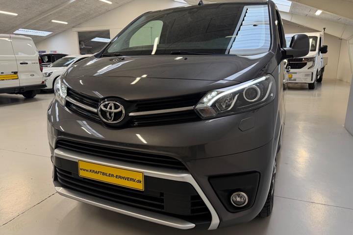 Grå Toyota ProAce fra 2022