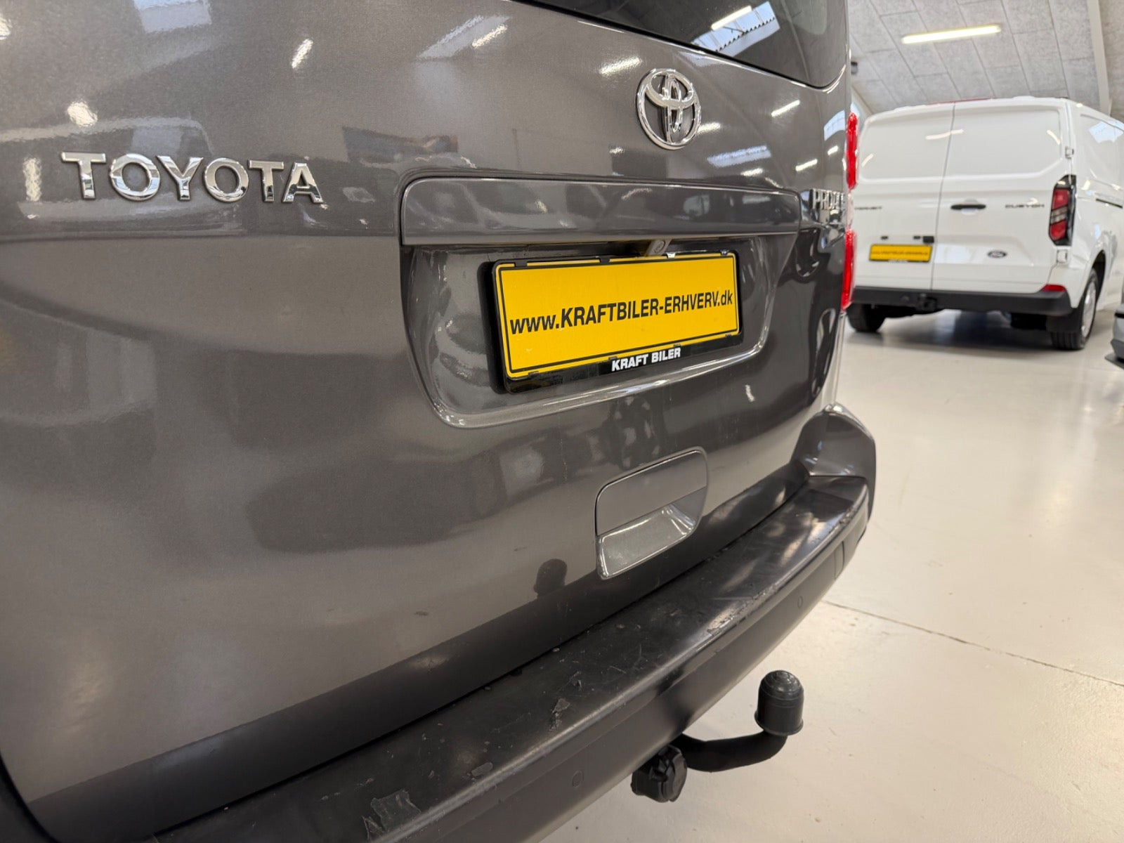 Grå Toyota ProAce fra 2022