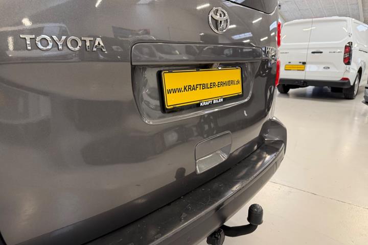 Grå Toyota ProAce fra 2022