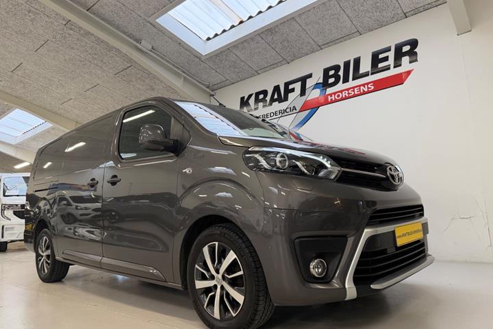 Grå Toyota ProAce fra 2022