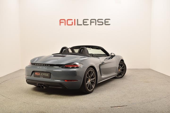 Blå Porsche 718 Boxster S fra 2017