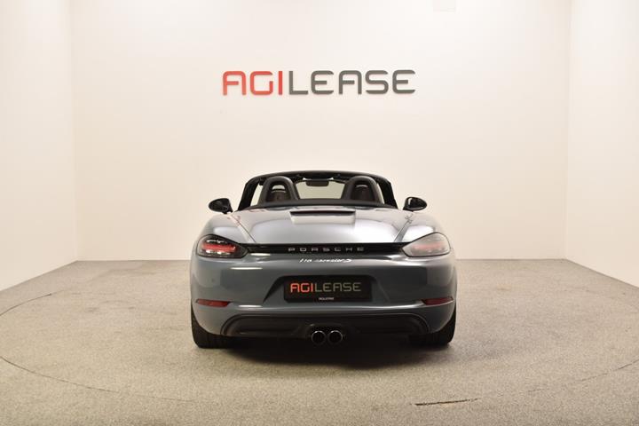 Blå Porsche 718 Boxster S fra 2017