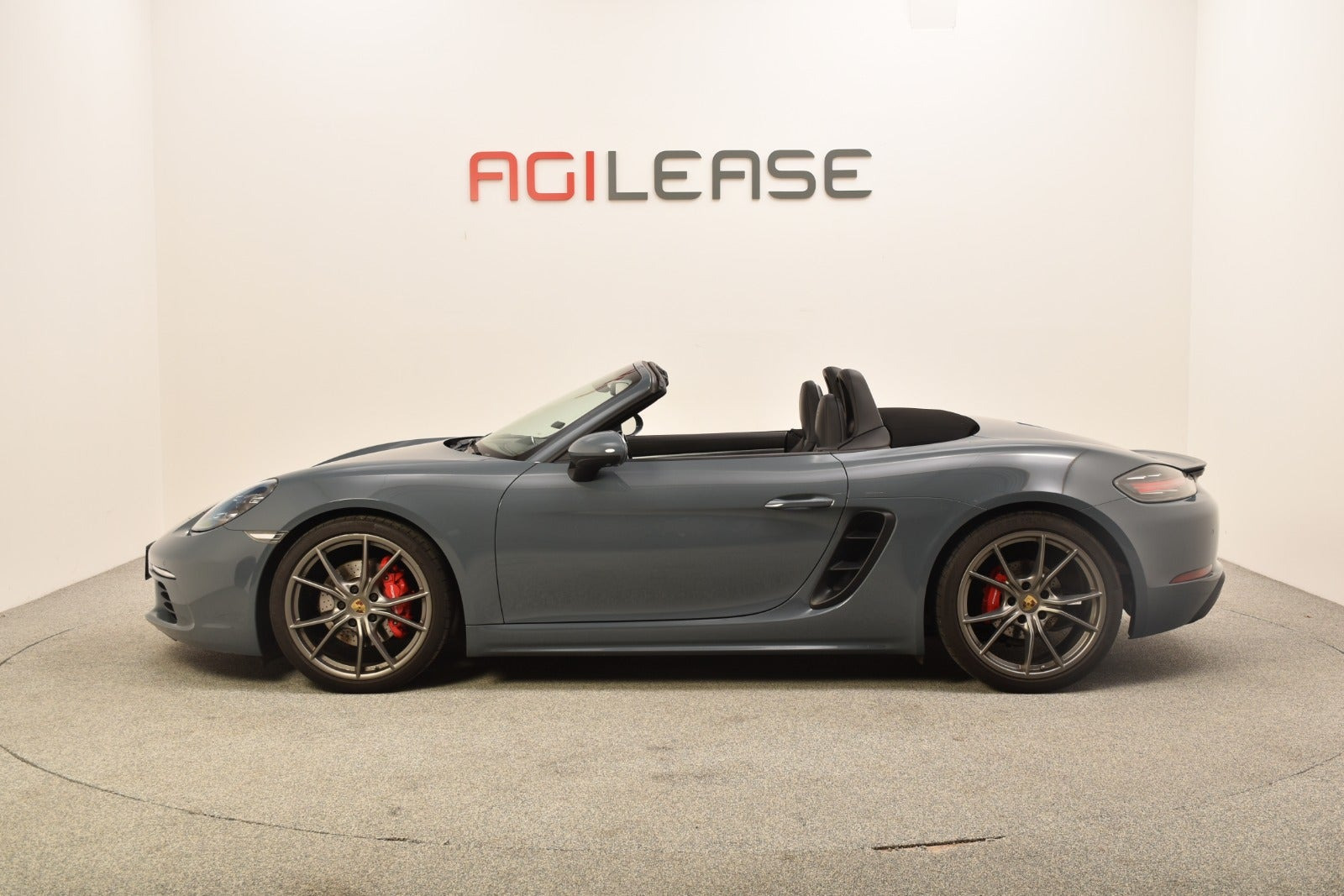 Blå Porsche 718 Boxster S fra 2017