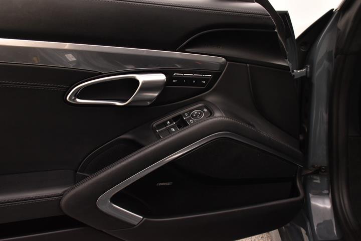 Blå Porsche 718 Boxster S fra 2017
