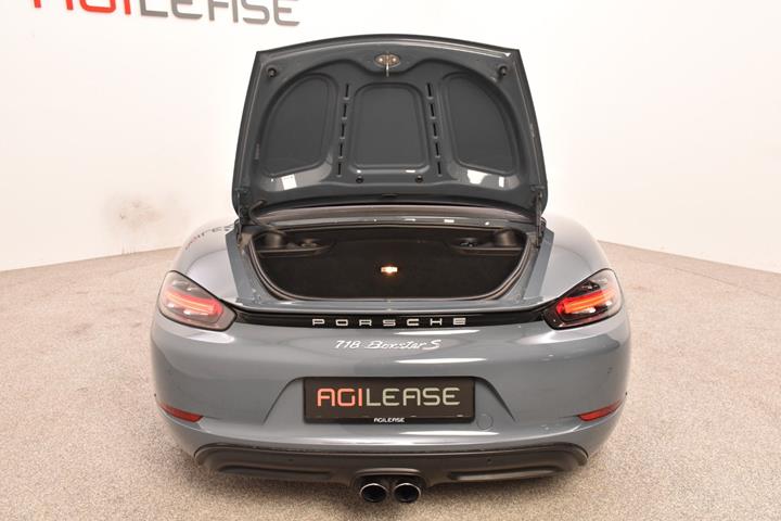 Blå Porsche 718 Boxster S fra 2017