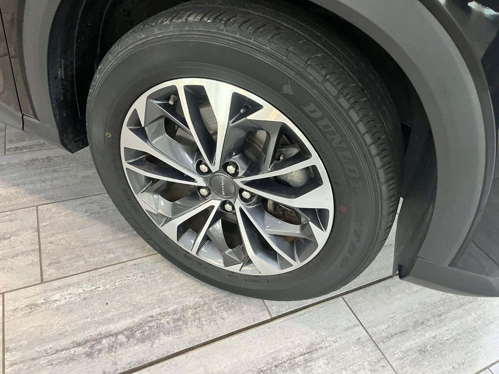 Sort Maxus Euniq6 fra 2022