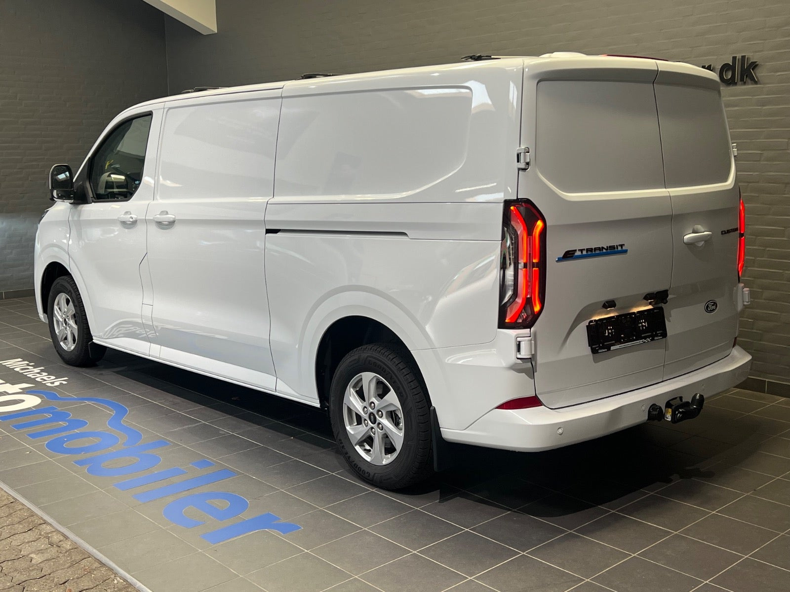 Hvid Ford E-Transit Custom 340 L2 fra 2026