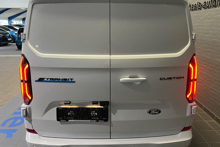 Hvid Ford E-Transit Custom 340 L2 fra 2026