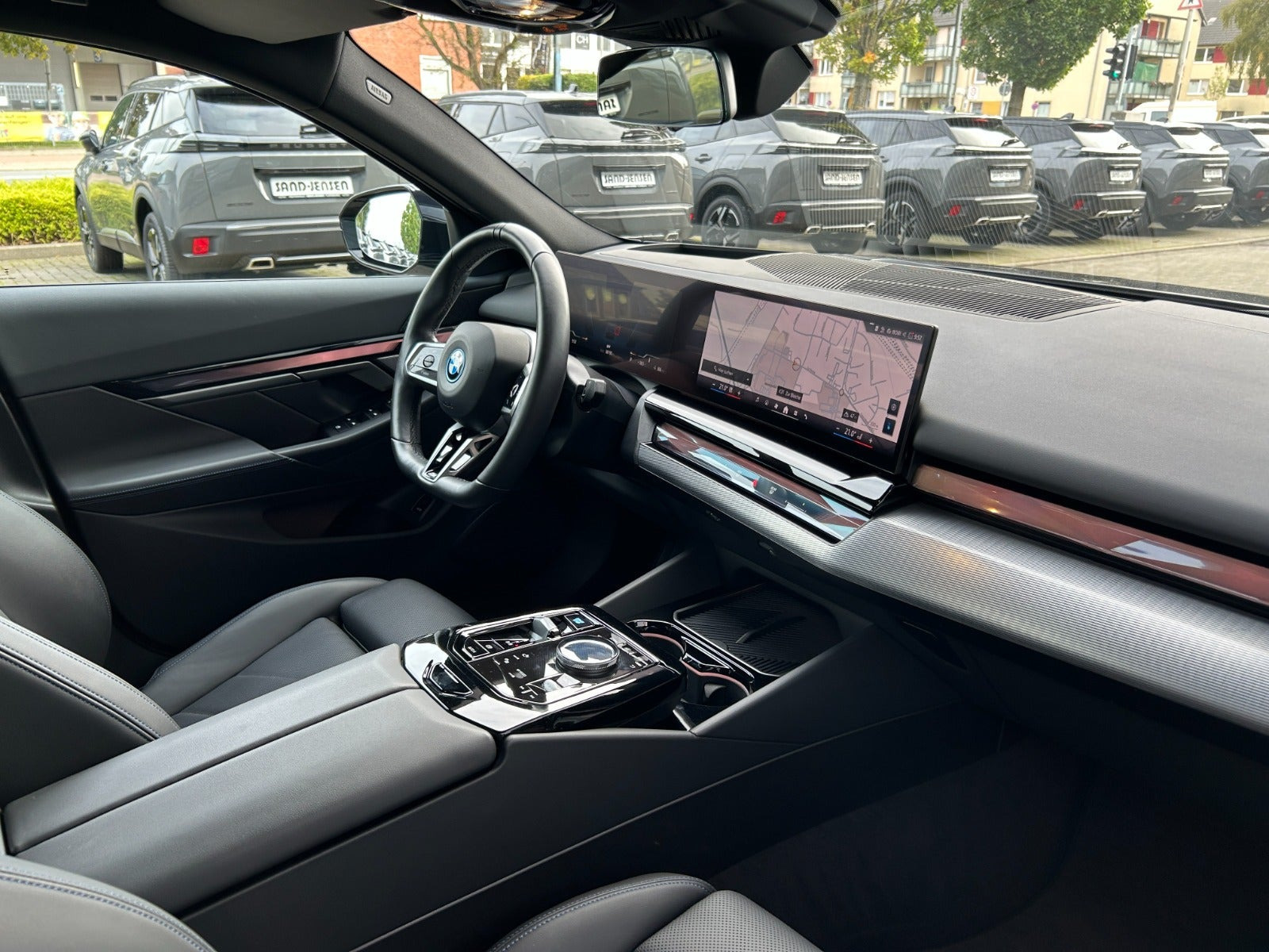 Sort BMW i5 fra 2025
