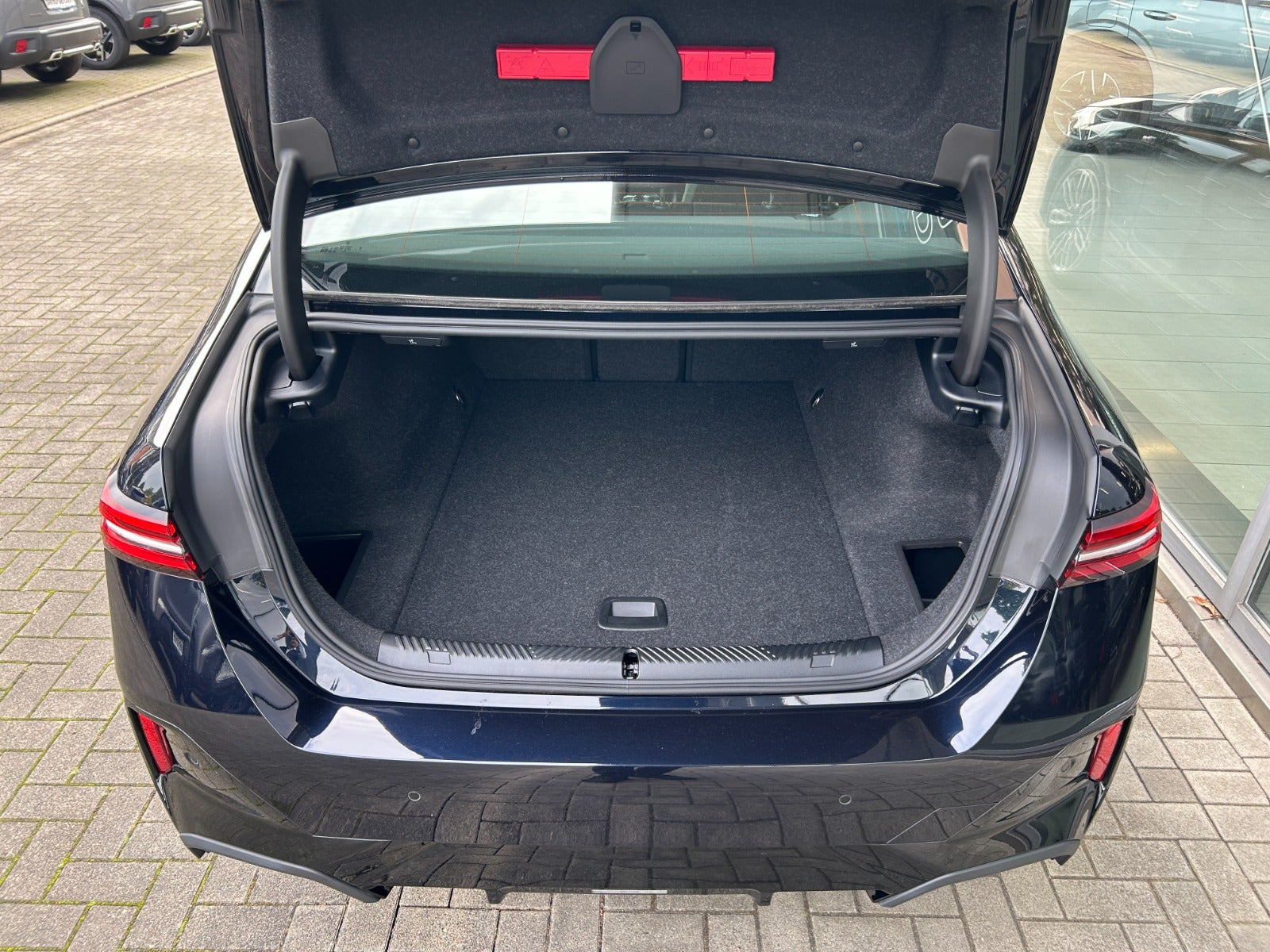 Sort BMW i5 fra 2025