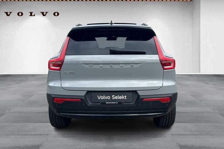 Grå Volvo EX40 fra 2024