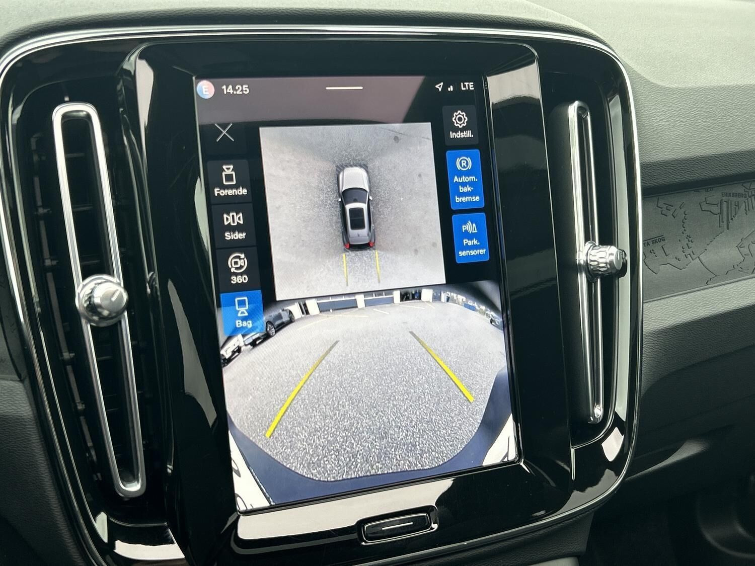 Grå Volvo EX40 fra 2024