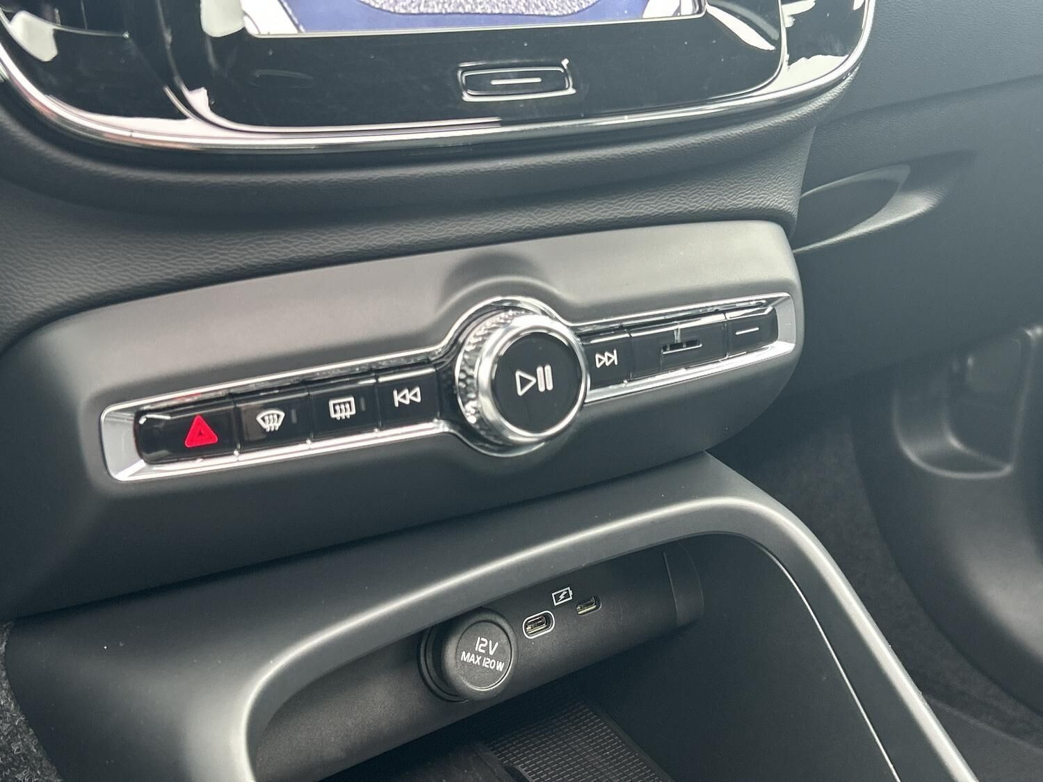 Grå Volvo EX40 fra 2024
