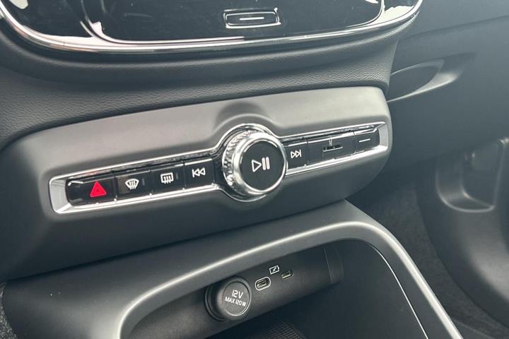Grå Volvo EX40 fra 2024