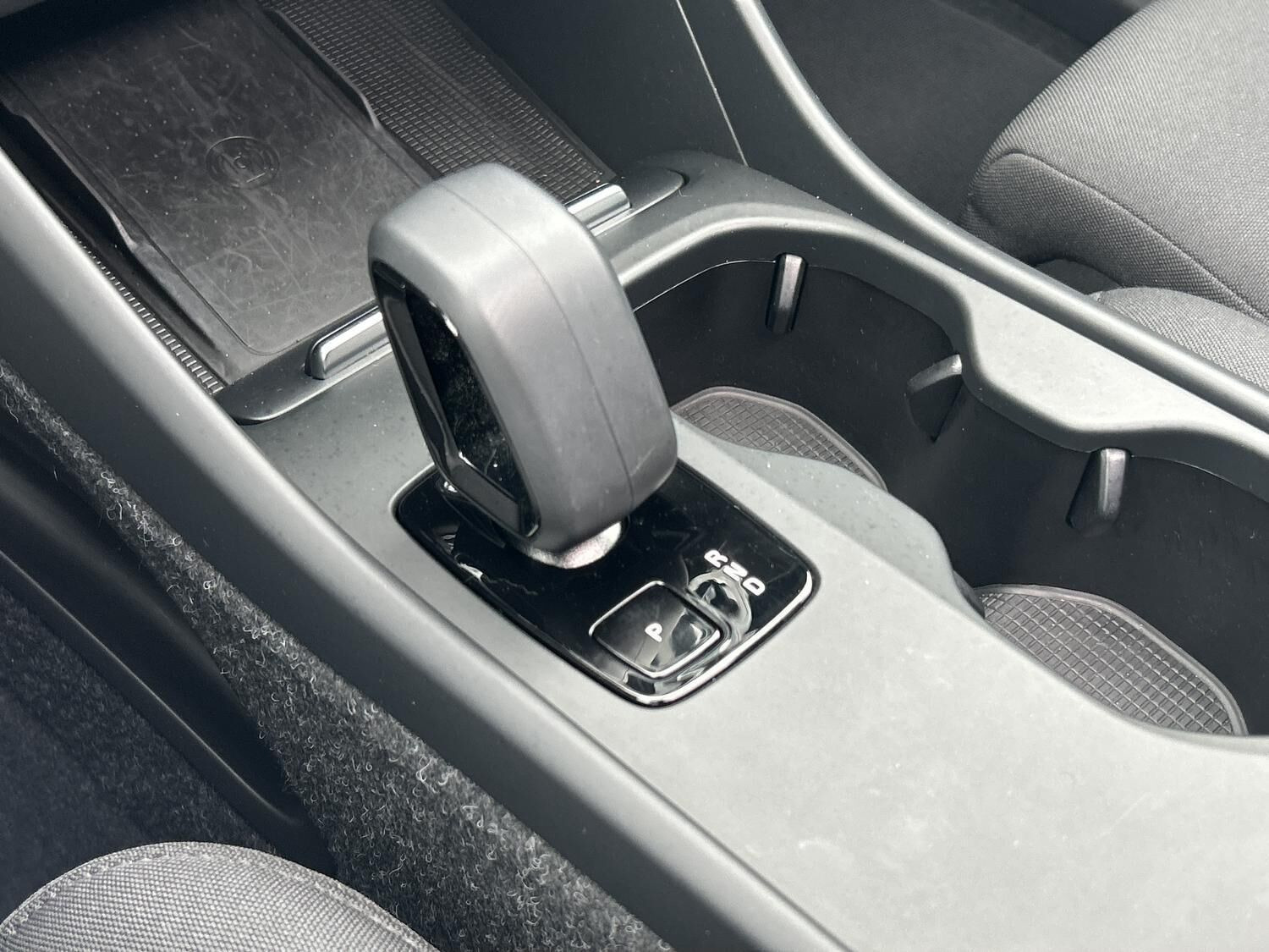 Grå Volvo EX40 fra 2024