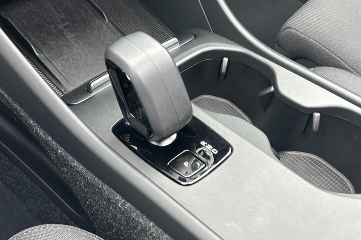 Grå Volvo EX40 fra 2024