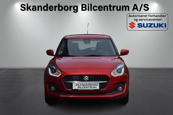 Rød Suzuki Swift fra 2021