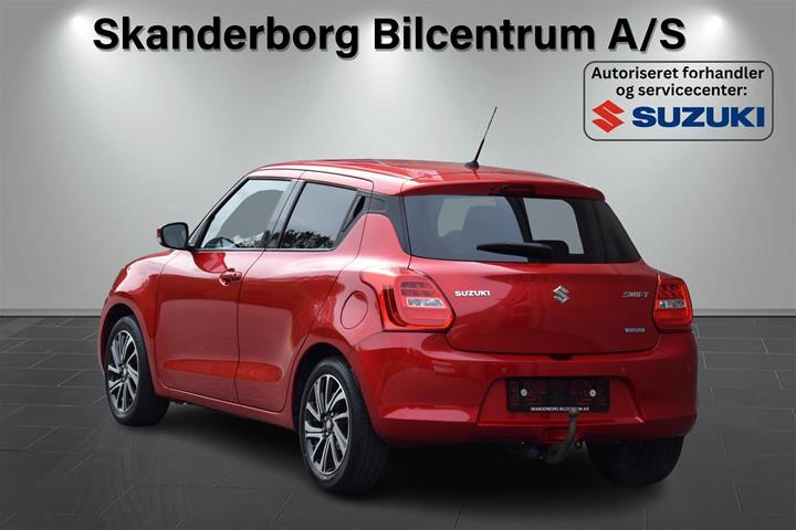 Rød Suzuki Swift fra 2021