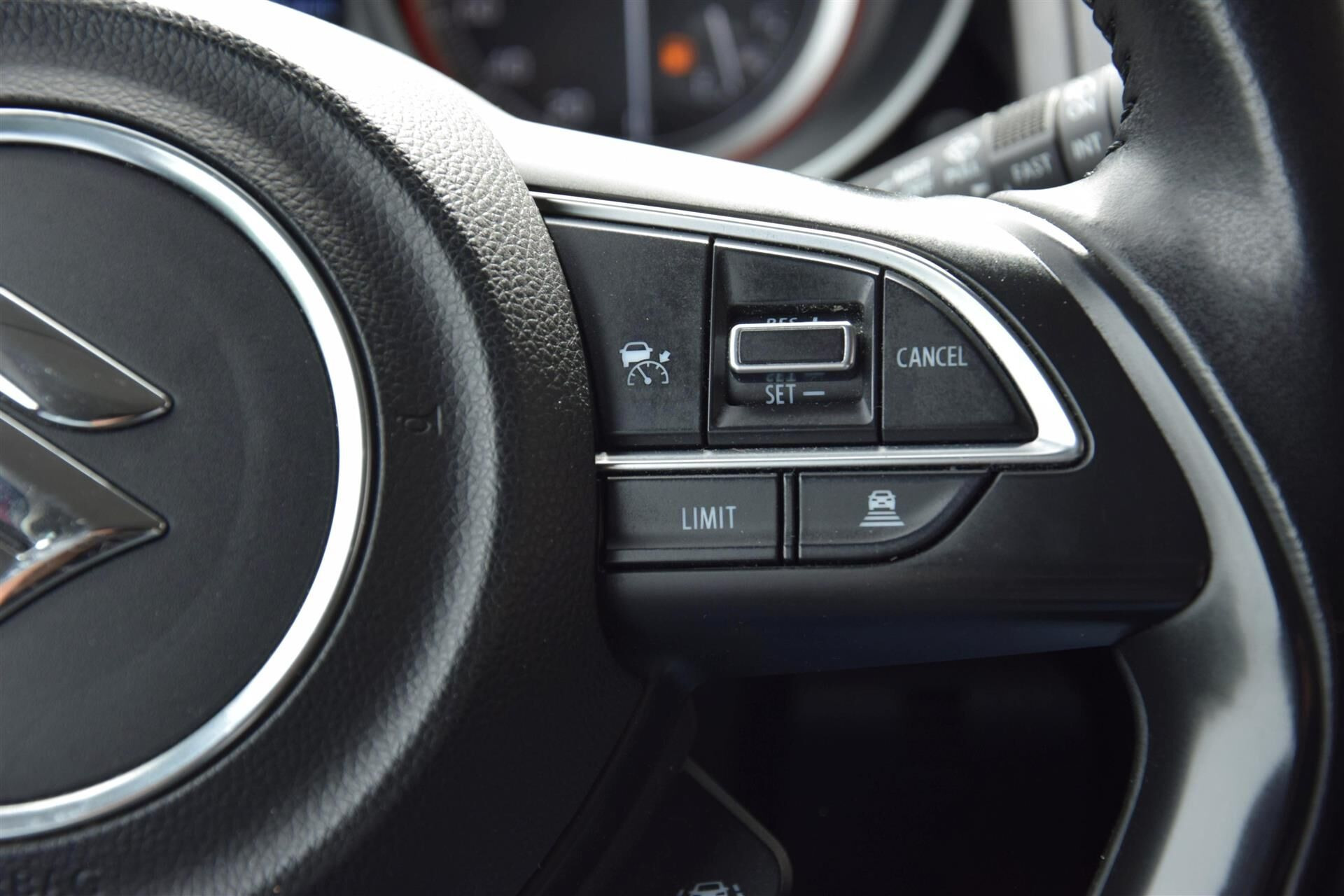 Rød Suzuki Swift fra 2021