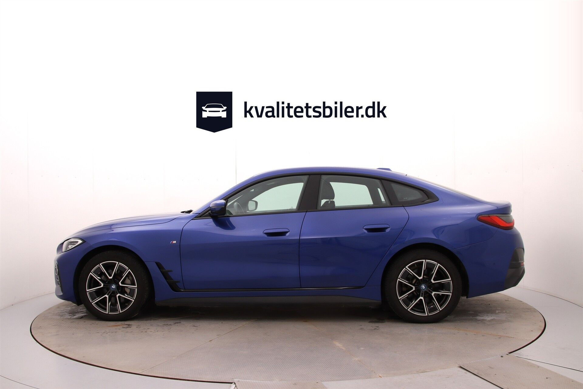 Blå BMW i4 fra 2023