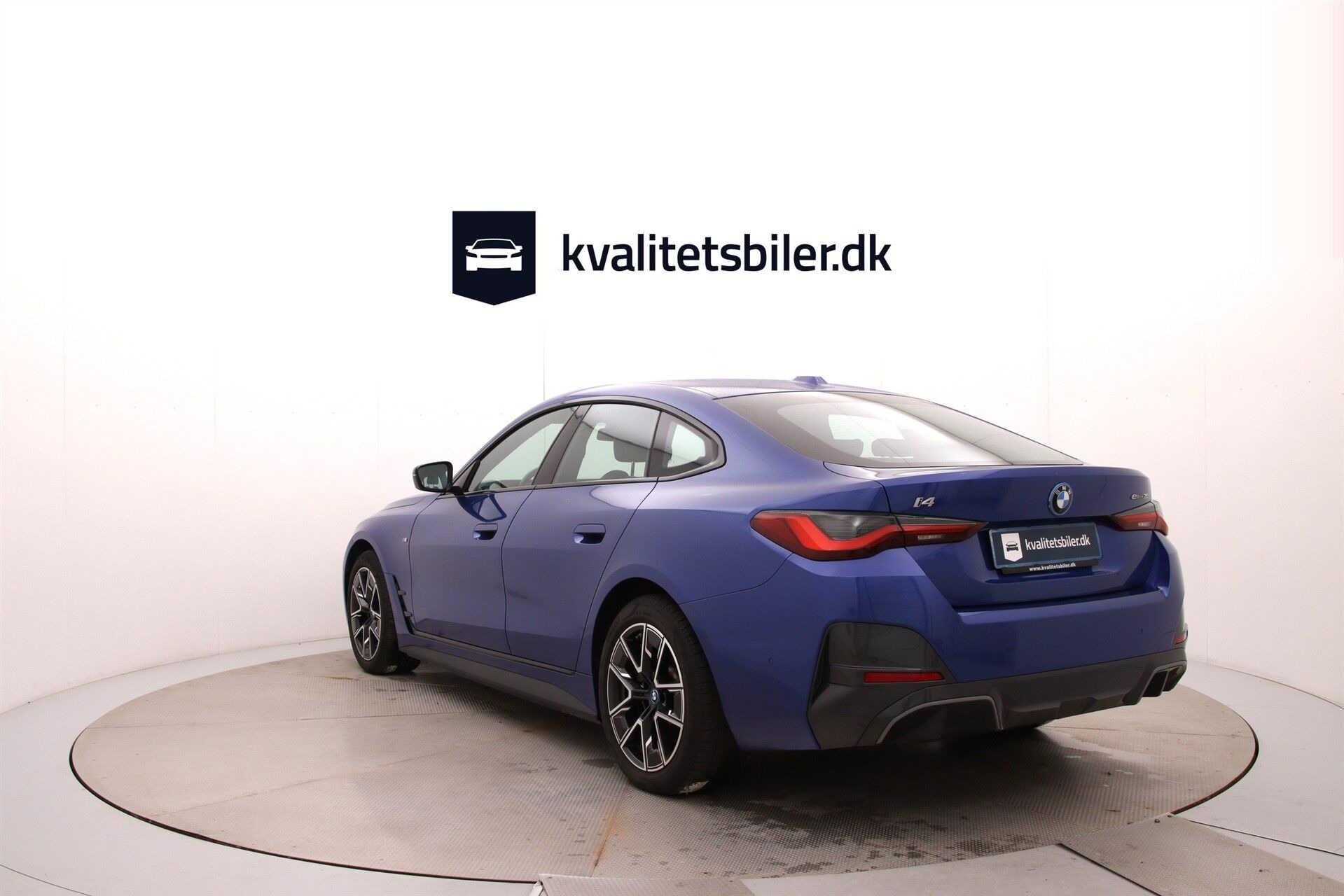 Blå BMW i4 fra 2023