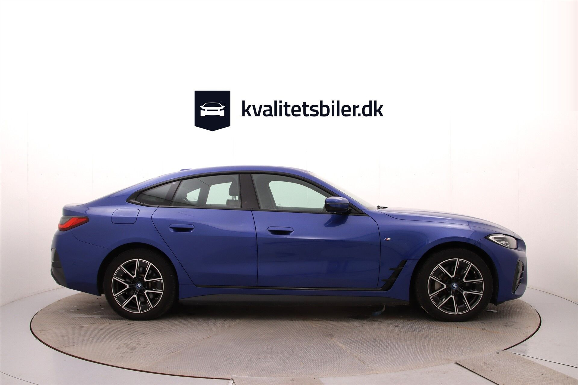 Blå BMW i4 fra 2023