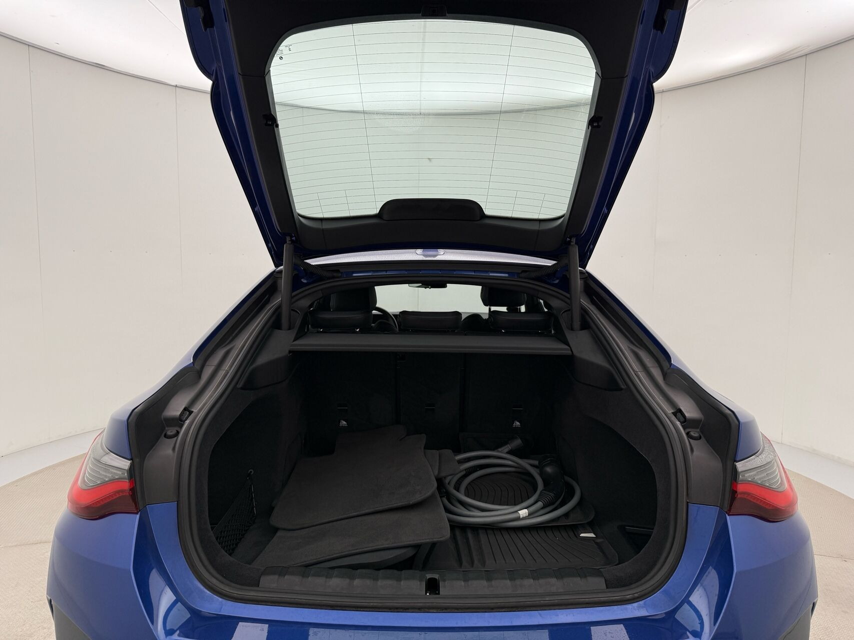 Blå BMW i4 fra 2023