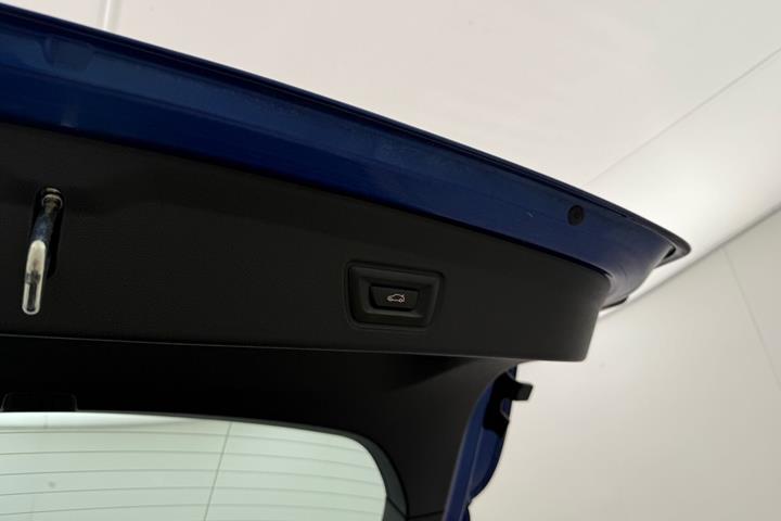 Blå BMW i4 fra 2023