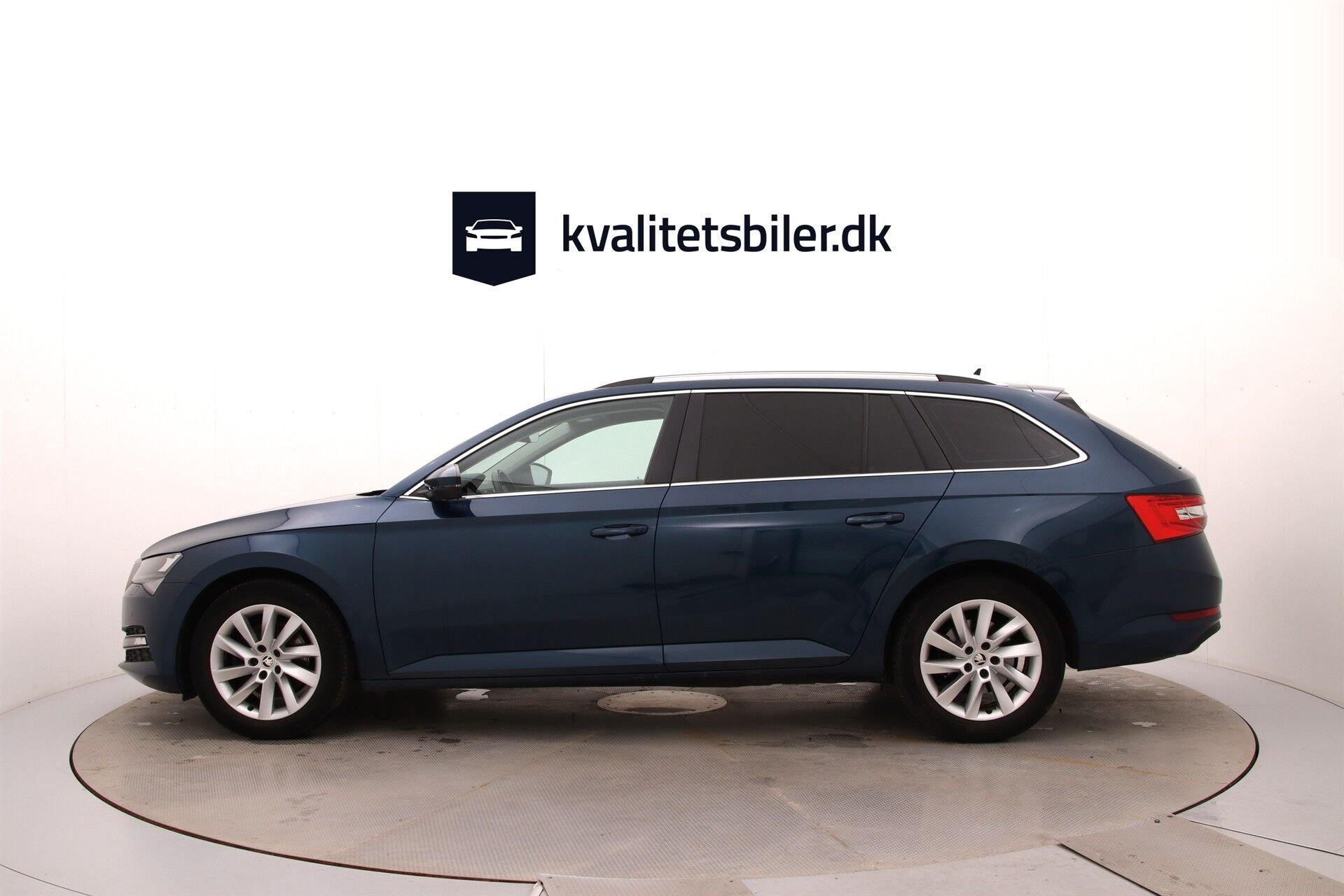 Blå Skoda Superb fra 2022