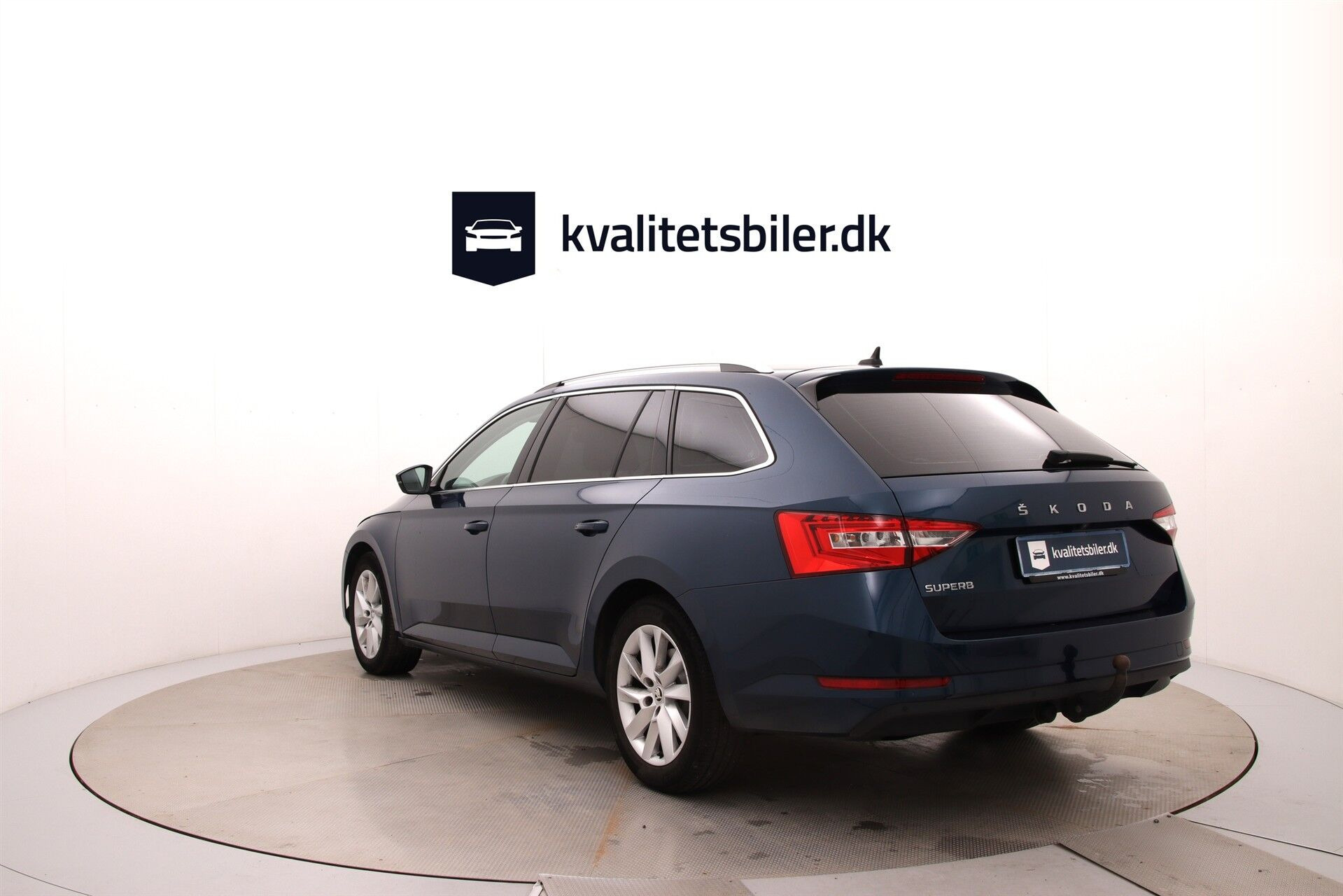 Blå Skoda Superb fra 2022