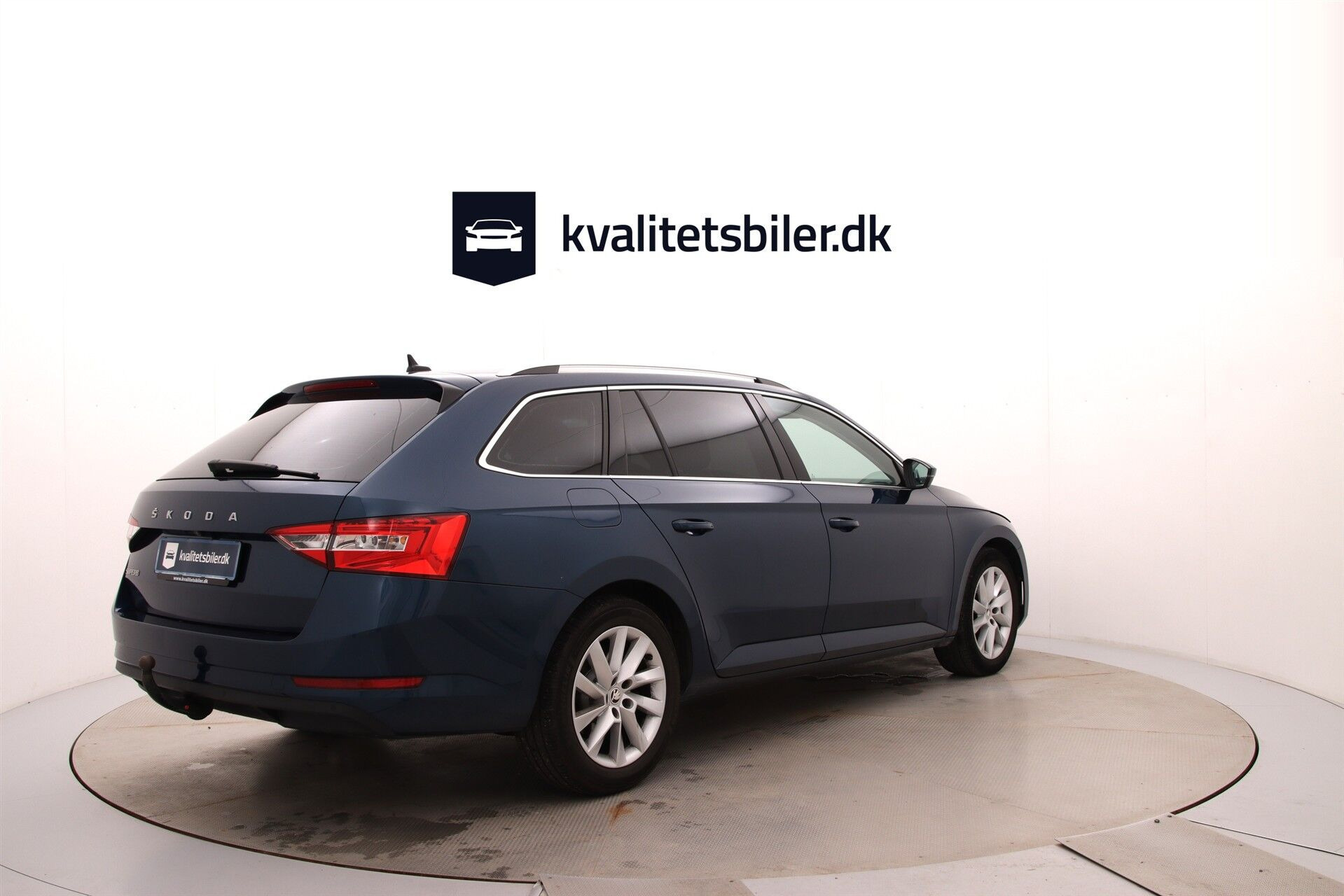 Blå Skoda Superb fra 2022