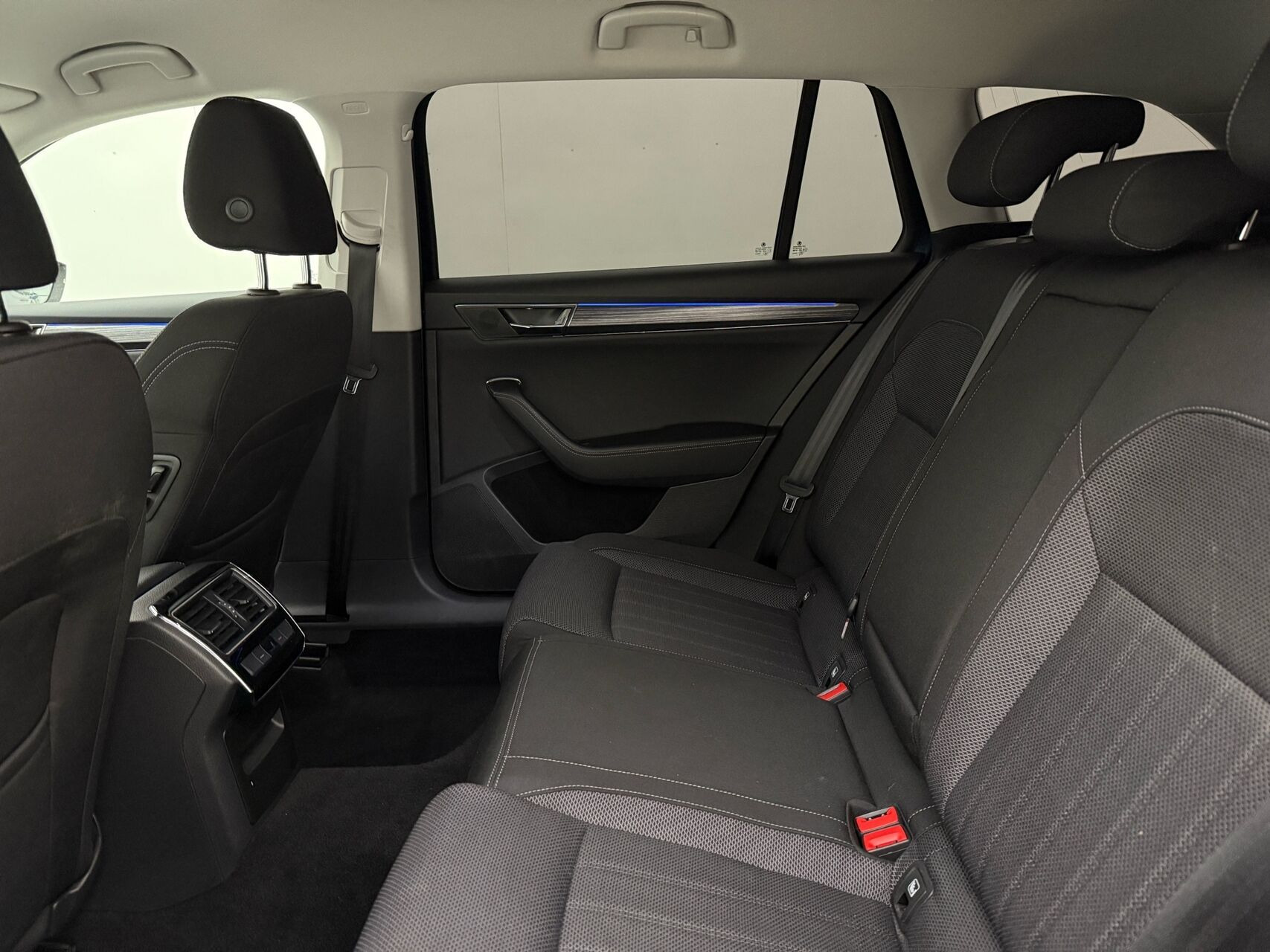 Blå Skoda Superb fra 2022