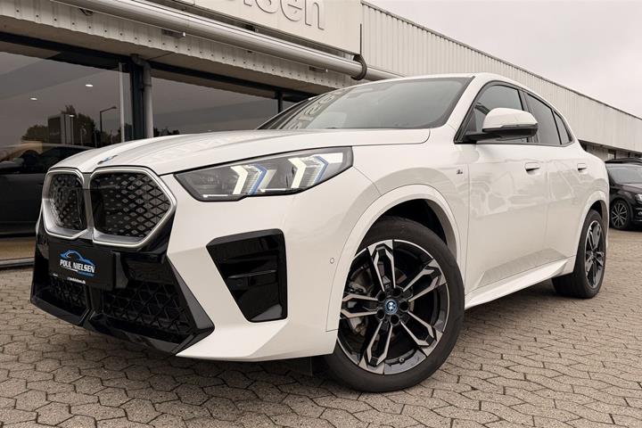 Hvid BMW iX2 fra 2025