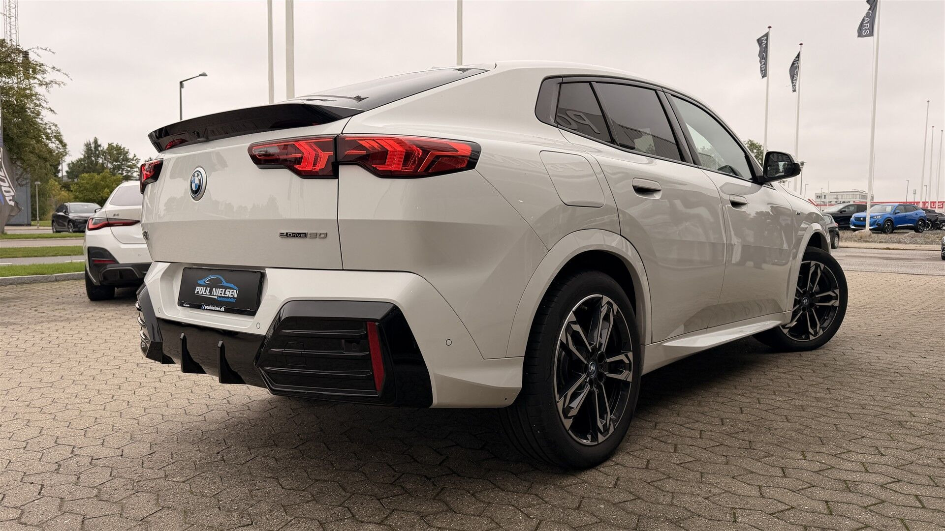 Hvid BMW iX2 fra 2025