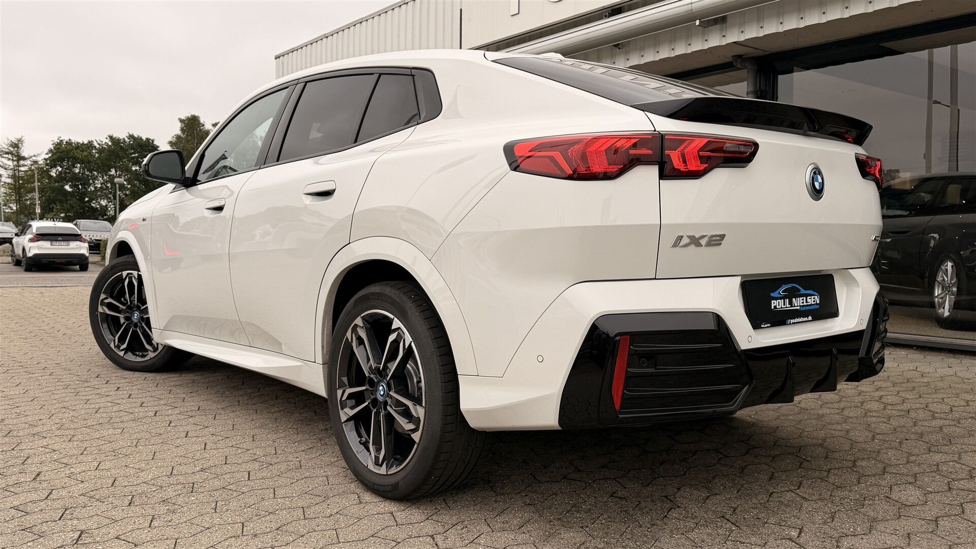 Hvid BMW iX2 fra 2025
