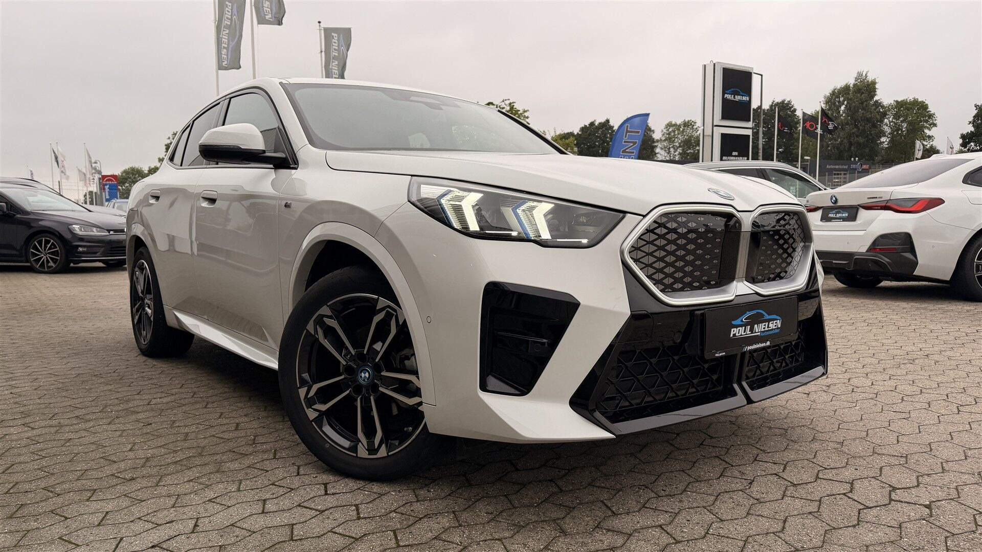 Hvid BMW iX2 fra 2025