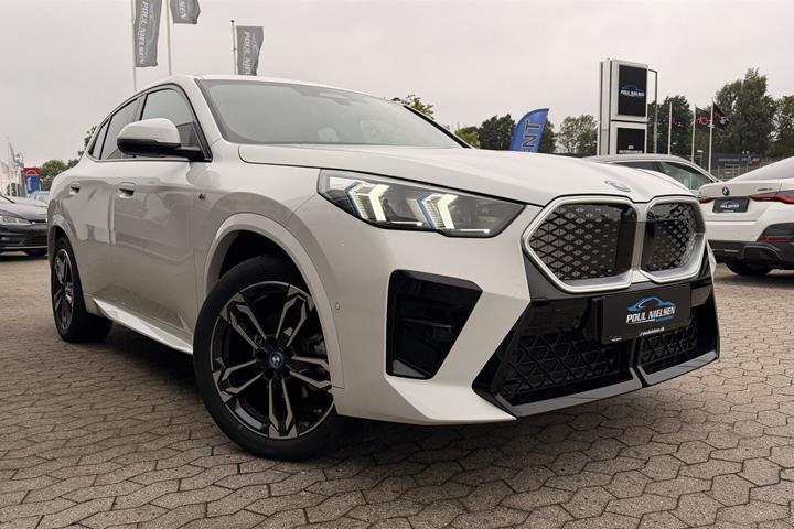 Hvid BMW iX2 fra 2025